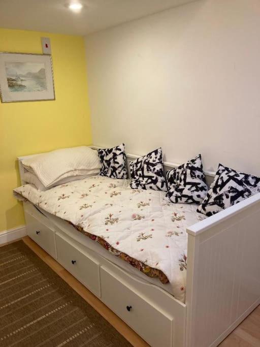 Studio Annexe With Separate Shower Room Broadhempston Экстерьер фото